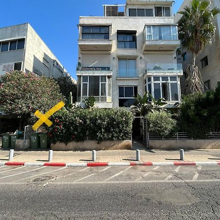Glorious Renovated Apartment On Top Of The Beach Tel Aviv Eksteriør bilde