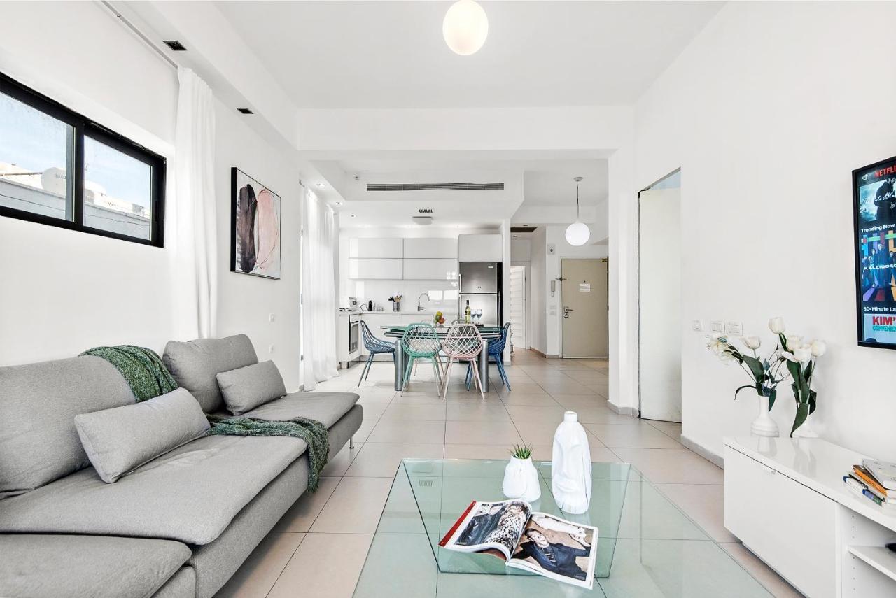 Glorious Renovated Apartment On Top Of The Beach Tel Aviv Eksteriør bilde