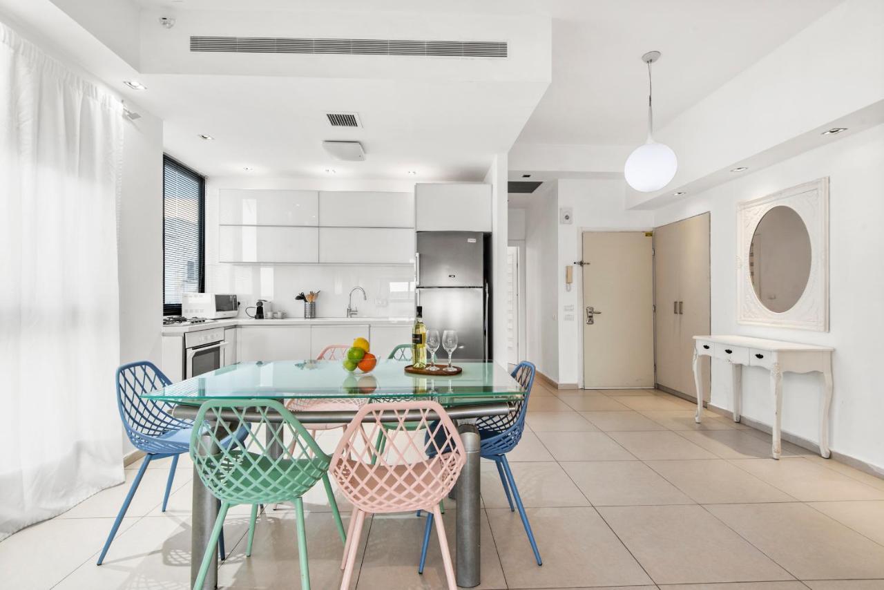 Glorious Renovated Apartment On Top Of The Beach Tel Aviv Eksteriør bilde