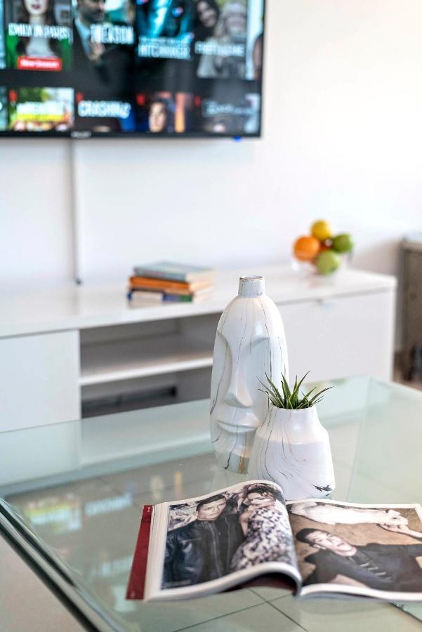 Glorious Renovated Apartment On Top Of The Beach Tel Aviv Eksteriør bilde