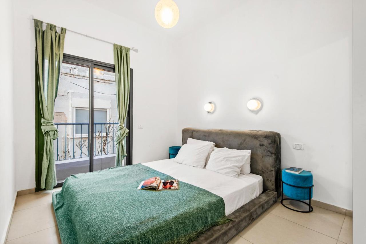 Glorious Renovated Apartment On Top Of The Beach Tel Aviv Eksteriør bilde