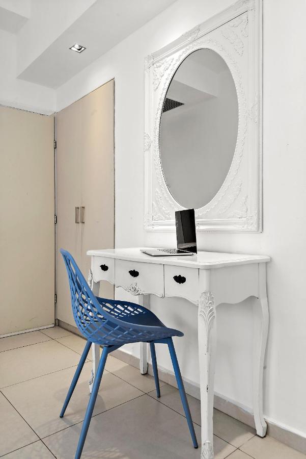 Glorious Renovated Apartment On Top Of The Beach Tel Aviv Eksteriør bilde