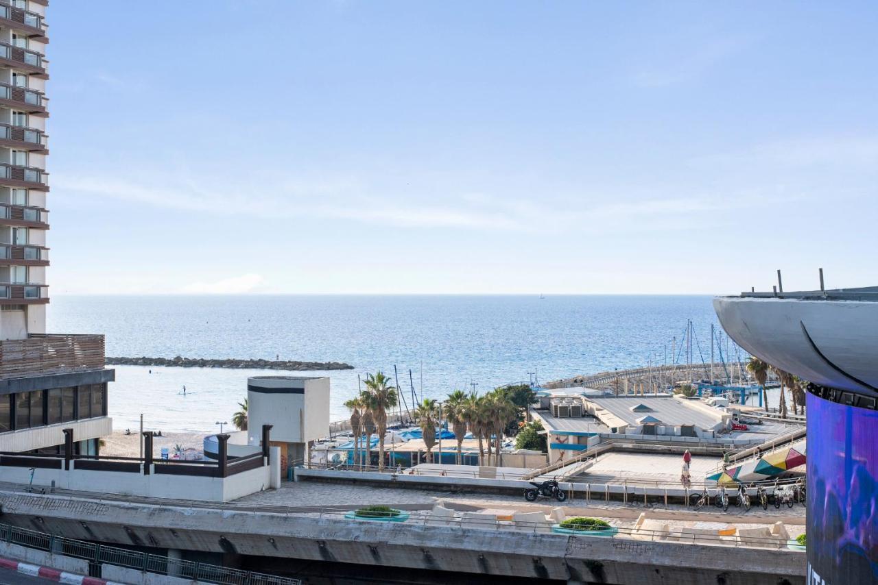 Glorious Renovated Apartment On Top Of The Beach Tel Aviv Eksteriør bilde