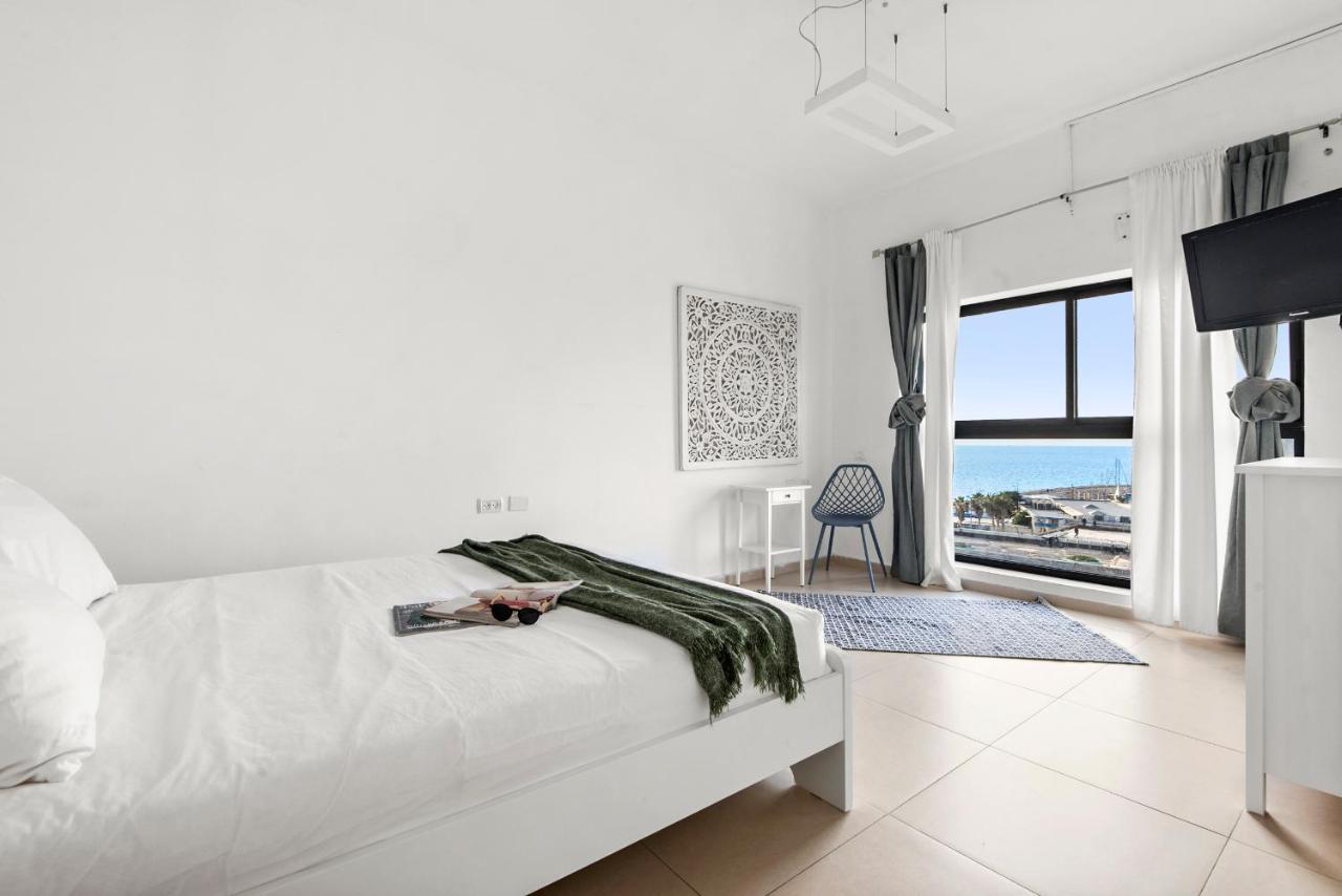 Glorious Renovated Apartment On Top Of The Beach Tel Aviv Eksteriør bilde