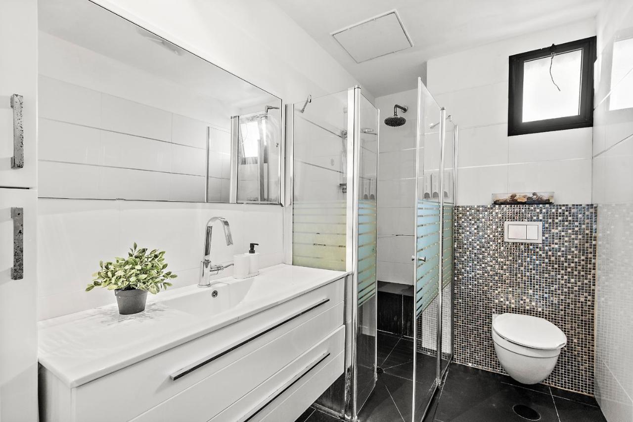 Glorious Renovated Apartment On Top Of The Beach Tel Aviv Eksteriør bilde